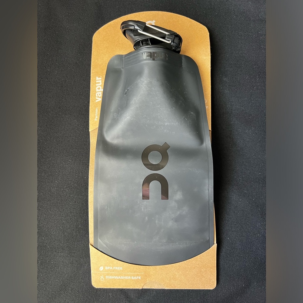 On Running Black Water Bottle
